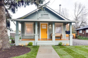 Walkable Location Quaint Cottage in Forest Grove!